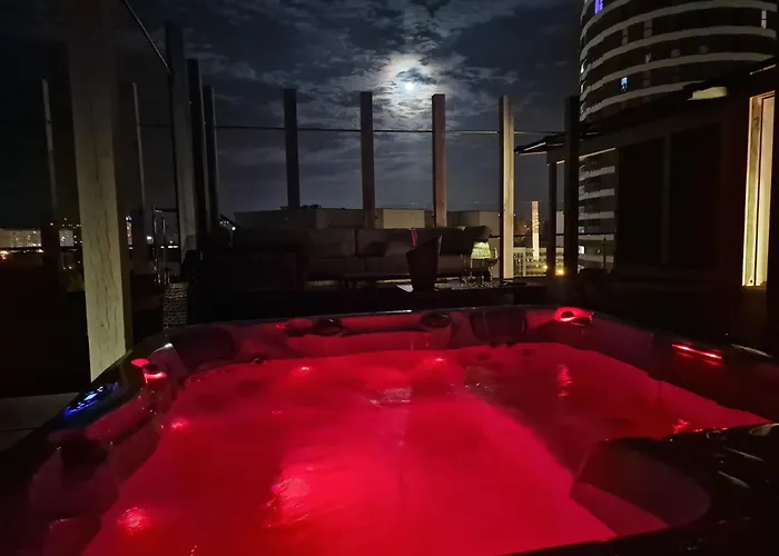 Luxury Penthouse Apartment *